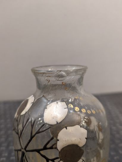 null DELVAUX PARIS, Atelier G. NEILZ
Vase de forme ovoïde en verre bullé à décor...