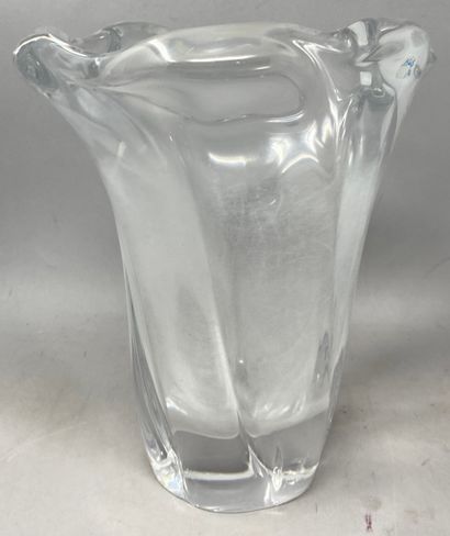 null DAUM FRANCE 
Vase en verre signé au pied "Daum France" 
Hauteur : 27 cm.
(A...
