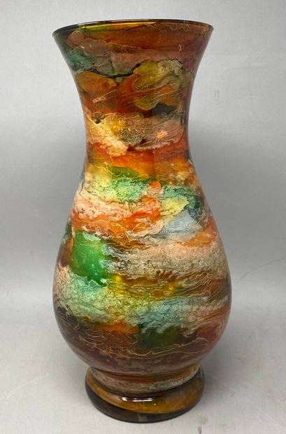null BOUILLET Jean-Noël (XXe)
Vase en verre de forme balustre à col évasé fixé sous...