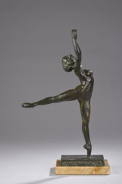 null YOURIEVITCH Serge, 1876-1969
La danseuse Nattova
bronze à patine brune nuancée...