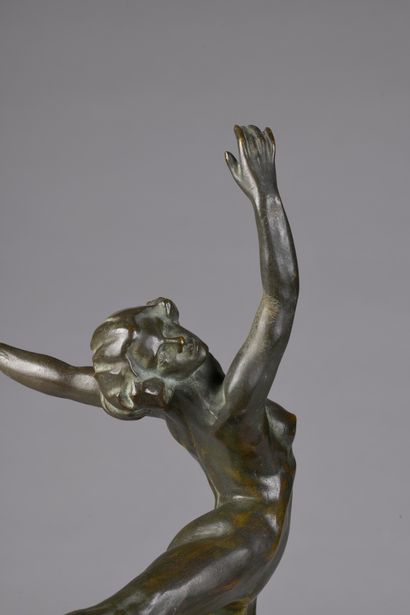 null YOURIEVITCH Serge, 1876-1969
La danseuse Nattova
bronze à patine brune nuancée...