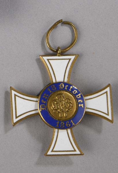 Croix de 4ème classe de l'ordre de la Couronne...