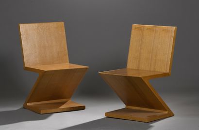 null Gerrit Thomas RIETVELD (after) 
Suite of six chairs " Zig Zag ", model created...