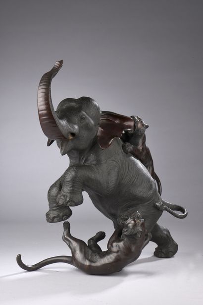 null JAPAN, circa 1900. 
Important group in bronze with brown patina, partially engraved...