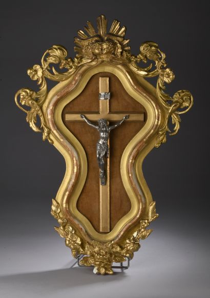 null Tableau crucifix avec Christ en argent ou bronze argenté
XIXe siècle
Cadre en...