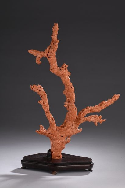 null CHINA - About 1900
Large red coral group, representing Shou Lao holding a peach...