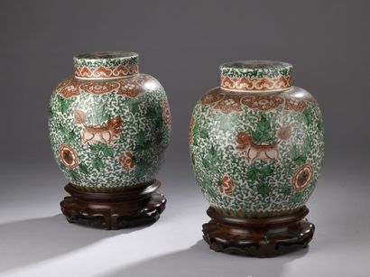 null CHINA - Early 20th century
Pair of porcelain ginger pots decorated in iron red...