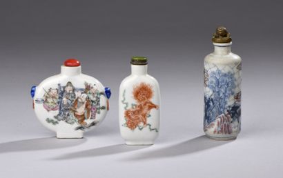 null CHINA - 19th century
Two porcelain snuff bottles decorated with polychrome enamels,...