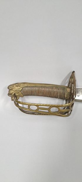 null Saber of voluntary officer. Bronze guard called "revolving guard". Pommel with...