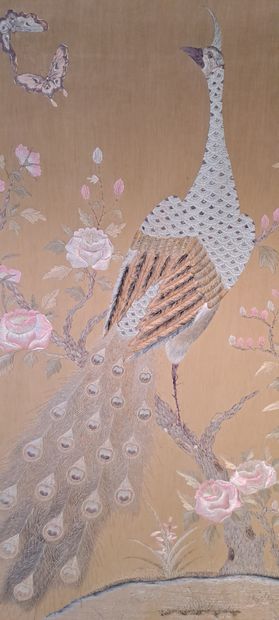 null JAPAN - 20th century
Embroidery with polychrome threads on beige silk, featuring...