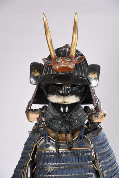 null JAPON - Epoque EDO (1603 - 1868)
Armure :

Casque (kabuto): en fer laqué noir...