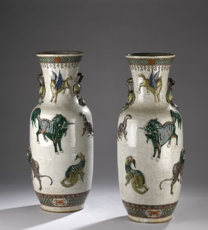 null CHINA, Nanjing - About 1900
Pair of large baluster vases with slightly flared...