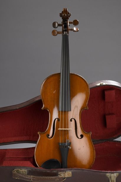 null 3/4 MIRECOURT violin, circa 1920/1930
Label Bertholini
338 mm 
Good condition
With...