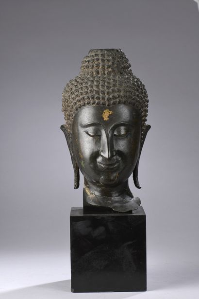 null THAILANDE - Période SUKHOTHAI (1238 - 1448), XIVe/XVe siècle
Tête de bouddha...