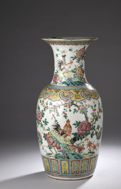 null CHINA, Canton - About 1900
Porcelain baluster vase with polychrome decoration...