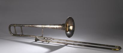 null Trombone à coulisse en métal argenté de la marque SELMER.
Marqué "Déposé. Grands...