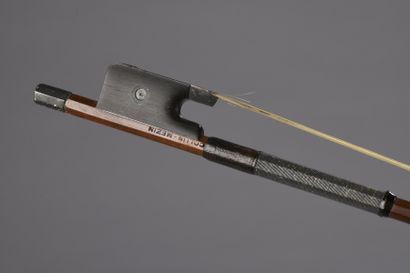 null Violin bow bearing the iron mark "COLLIN-MEZIN".
Octagonal stick in pernambuco...