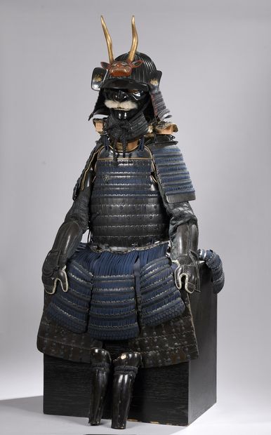 null JAPON - Epoque EDO (1603 - 1868)
Armure :

Casque (kabuto): en fer laqué noir...