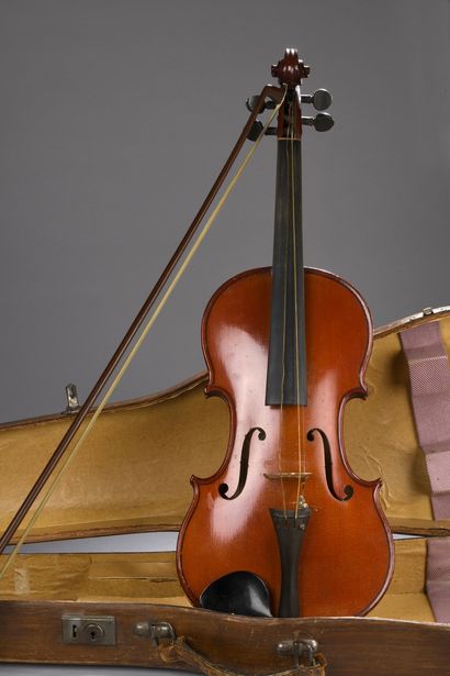 Violin 4/4 by MIRECOURT, circa 1930/1940
Model...