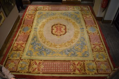 null Woolen rug from the Savonnerie (Spain - Madrid) (circa 1930-1940) in the 18th...