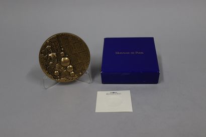null Table medal in bronze of ap. Renée MAYOT, calendar of the year 2000 (obverse...