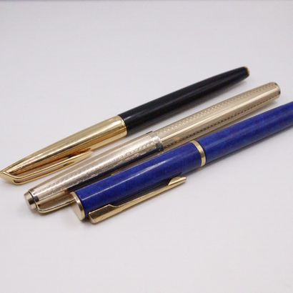null Set of three fountain pens (2 nibs in 18k (750) yellow gold), two of which are...