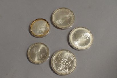 null Important lot de pièces françaises et étrangères en argent et métaux communs...