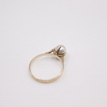 null Ring in 18k (750) yellow gold with a pearl. 
Finger size : 51 - Gross weight...