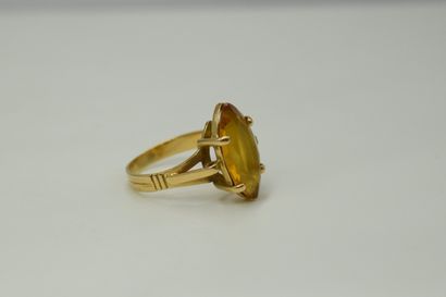 null Yellow gold ring 18k (750) decorated with a citrine navette. 
Finger size :...