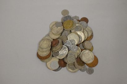 null Important lot de pièces françaises et étrangères en argent et métaux communs...