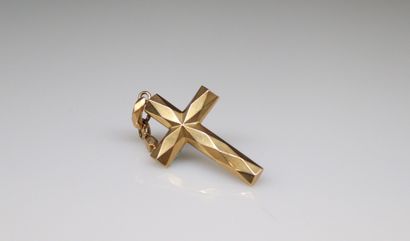 null Pendant in 18k (750) yellow gold forming a cross. The two bélières in yellow...