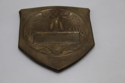 null Lot de deux médailles en bronze comprenant : 
- une médaille Maréchal Pétain...