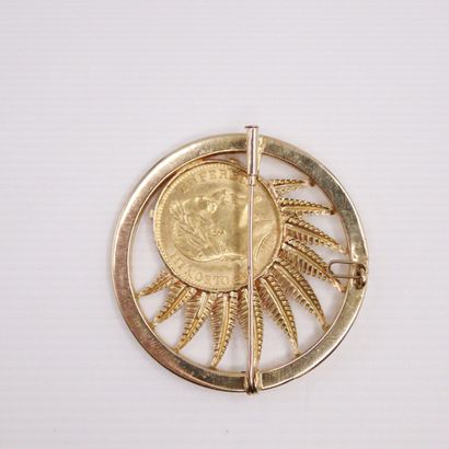 null Brooch-pendant in yellow gold 18k (750) stylizing a fern and decorated with...