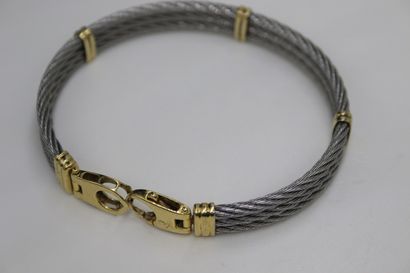 null Steel and 18K (750) yellow gold bracelet. 
Diameter: 6.5 cm - Gross weight:...