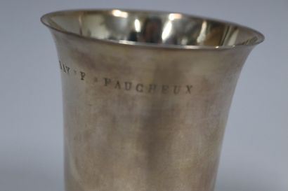 null Silver tulip tumbler on pedestal (925) engraved F RAY F FAUCHEUX.
Minerve hallmark.
Goldsmith's...