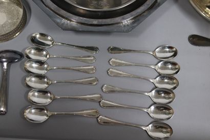 null Lot of silver plated metal including :
- two rectangular trays, ribbon model
-...