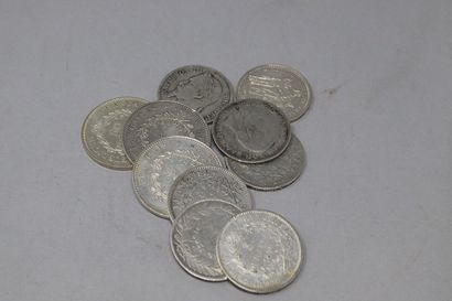 null Lot de pièces françaises et étrangères en argent comprenant : 
- 3 x 50 Francs...