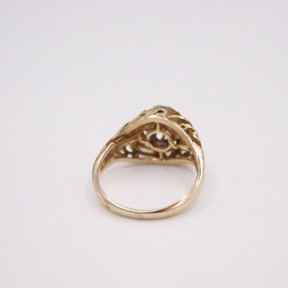 null 18k (750) yellow gold ring set with a white stone in a gadrooned setting. 
French...