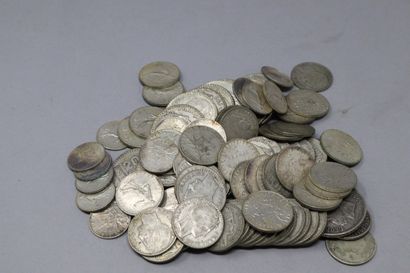 null Lot de pièces en argent comprenant : 
- 5 francs Leopold II roi des Belges
-...