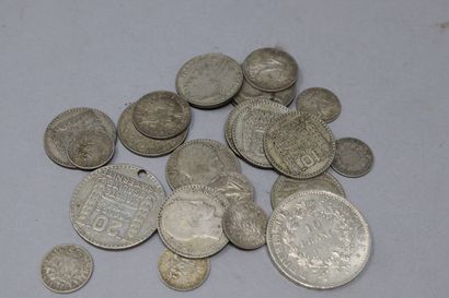 null Lot of various silver coins including:

 - A 10 francs coin of the french republic...