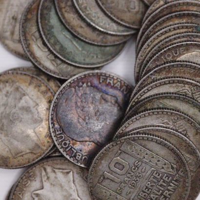 null Lot de 27 pièces de 10 francs Turin en argent. 
Poids : 270 g.