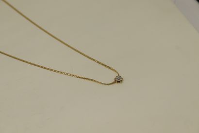 null Gold chain 18K (750) holding a small pendant decorated with round diamonds.
Necklace...