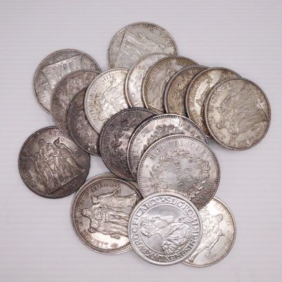 null Lot de pièces en argent comprenant : 
- 15 x 10 francs Hercule 
- 3 x 50 francs...