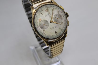 null BREITLING
Remains of a man's wristwatch, round case in 18K (750) gold. The bracelet...