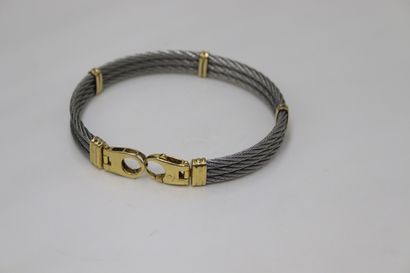 null Steel and 18K (750) yellow gold bracelet. 
Diameter: 6.5 cm - Gross weight:...