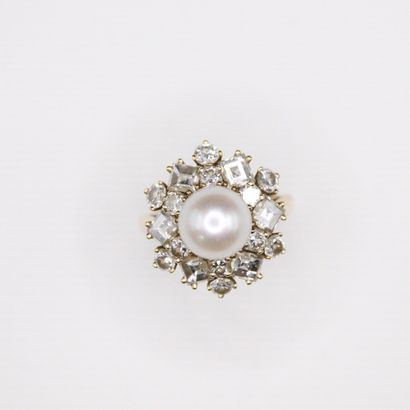 null 18k (750) yellow gold ring set with a cultured pearl in a circle of round modern...