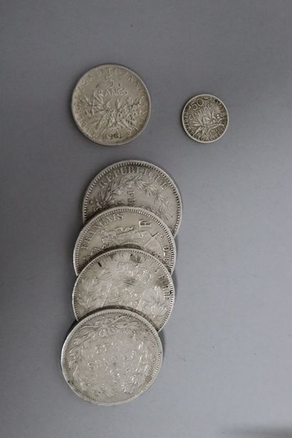 null Six pièces en argent :
- 5 francs belges Leopold II, 1871.
- 5 francs Louis...