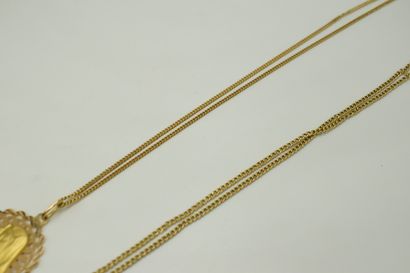 null Lot of two chains and two pendants in 18K (750) yellow gold
Weight : 21.5 g...