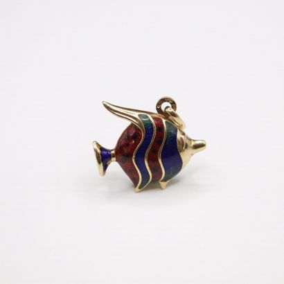 null Pendant in 18K (750) yellow gold forming a fish with enamel decoration.
Size:...