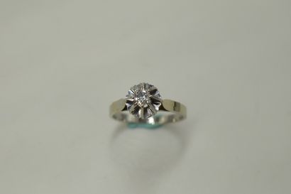 null Platinum and 18K (750) white gold solitaire set with a round modern-cut diamond...